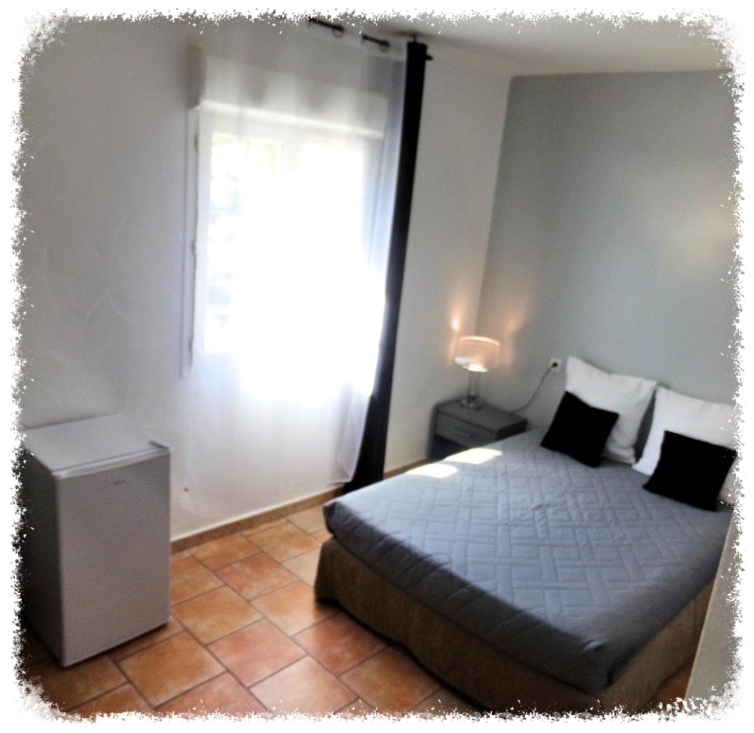 Hotel Du Lac Chateau Arnoux Bagian luar foto